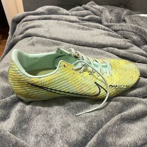 cleats size 9 woman and 7.5 men